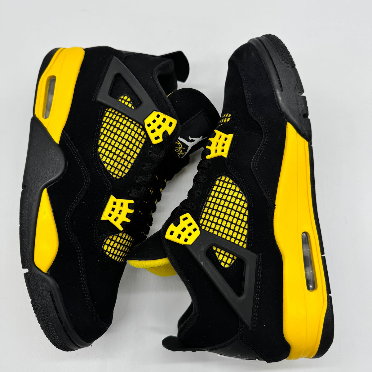 Jordan 4 Thunder (2023)