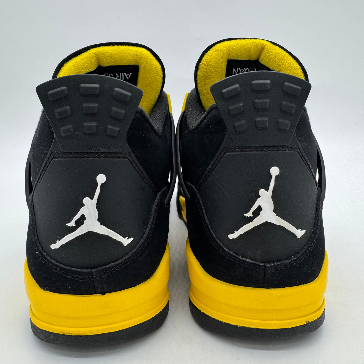 Jordan 4 Thunder (2023)