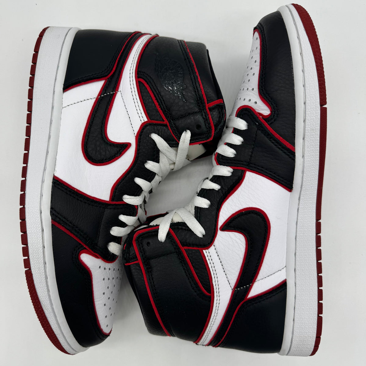 Jordan 1 High Bloodline