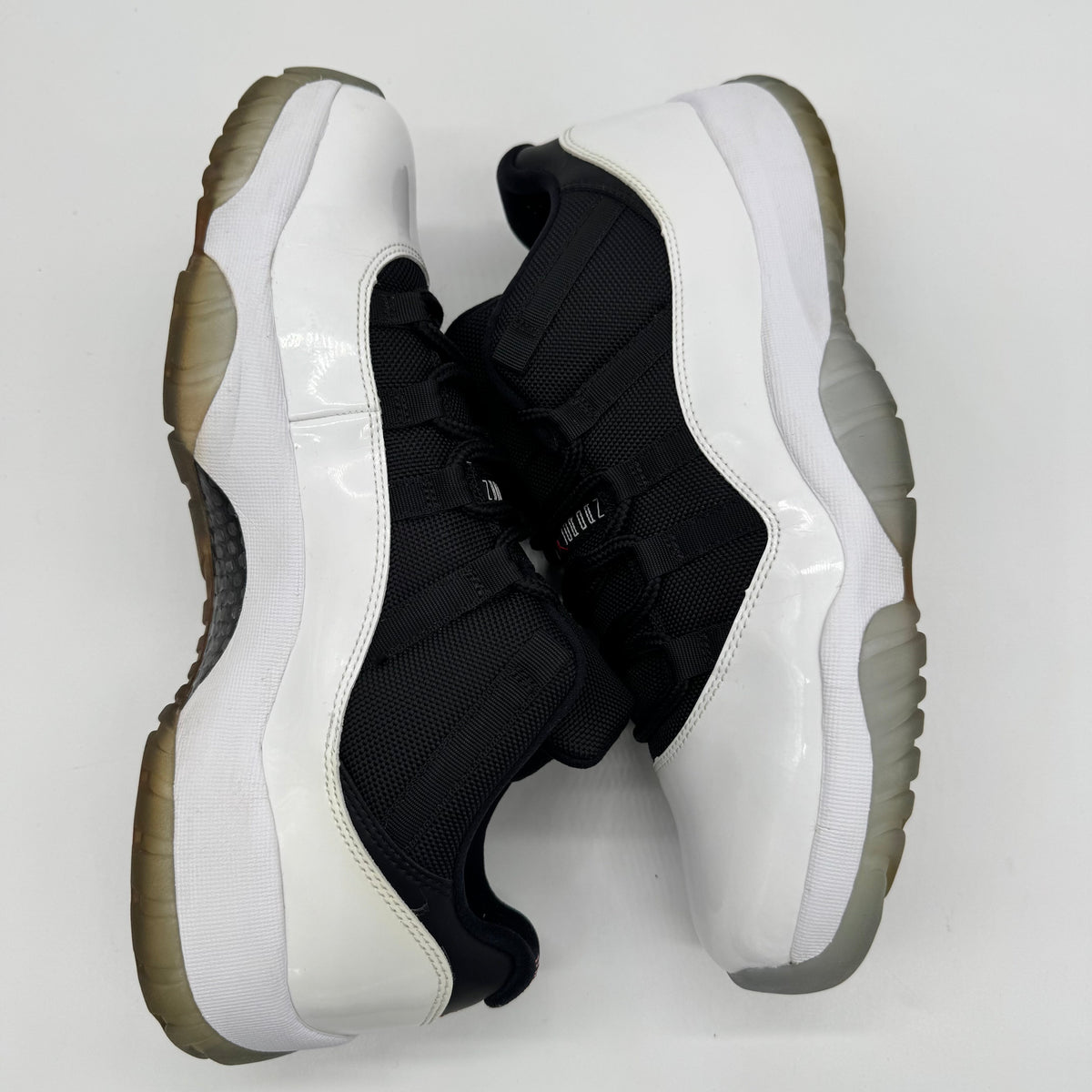 Jordan 11 Low Tuxedo