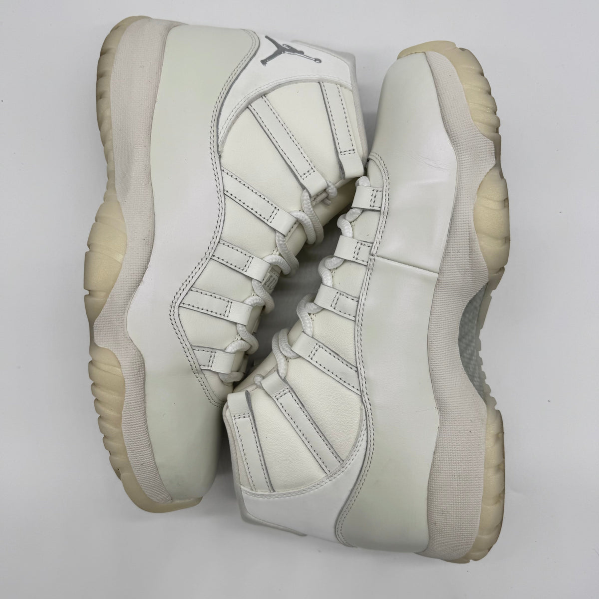 Jordan 11 Pearl