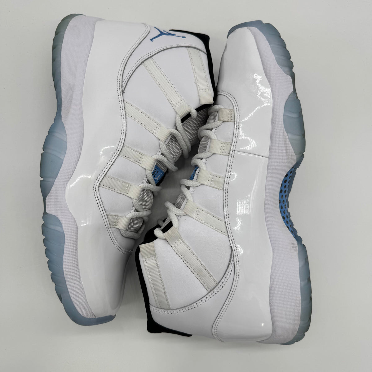 Jordan 11 Legend Blue (2024)