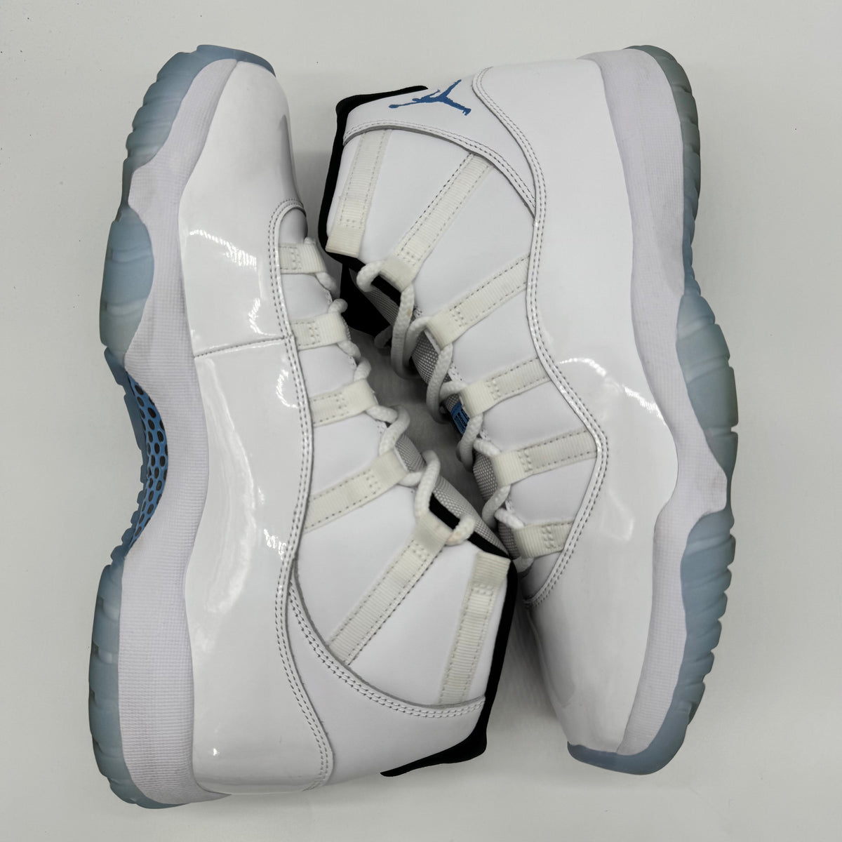 Jordan 11 Legend Blue (2024)
