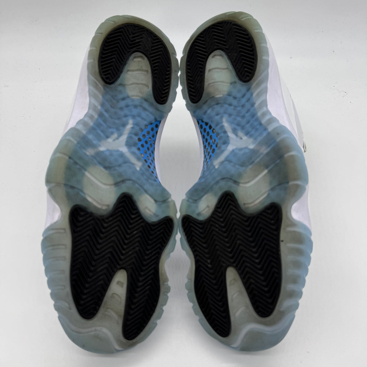 Jordan 11 Legend Blue (2024)