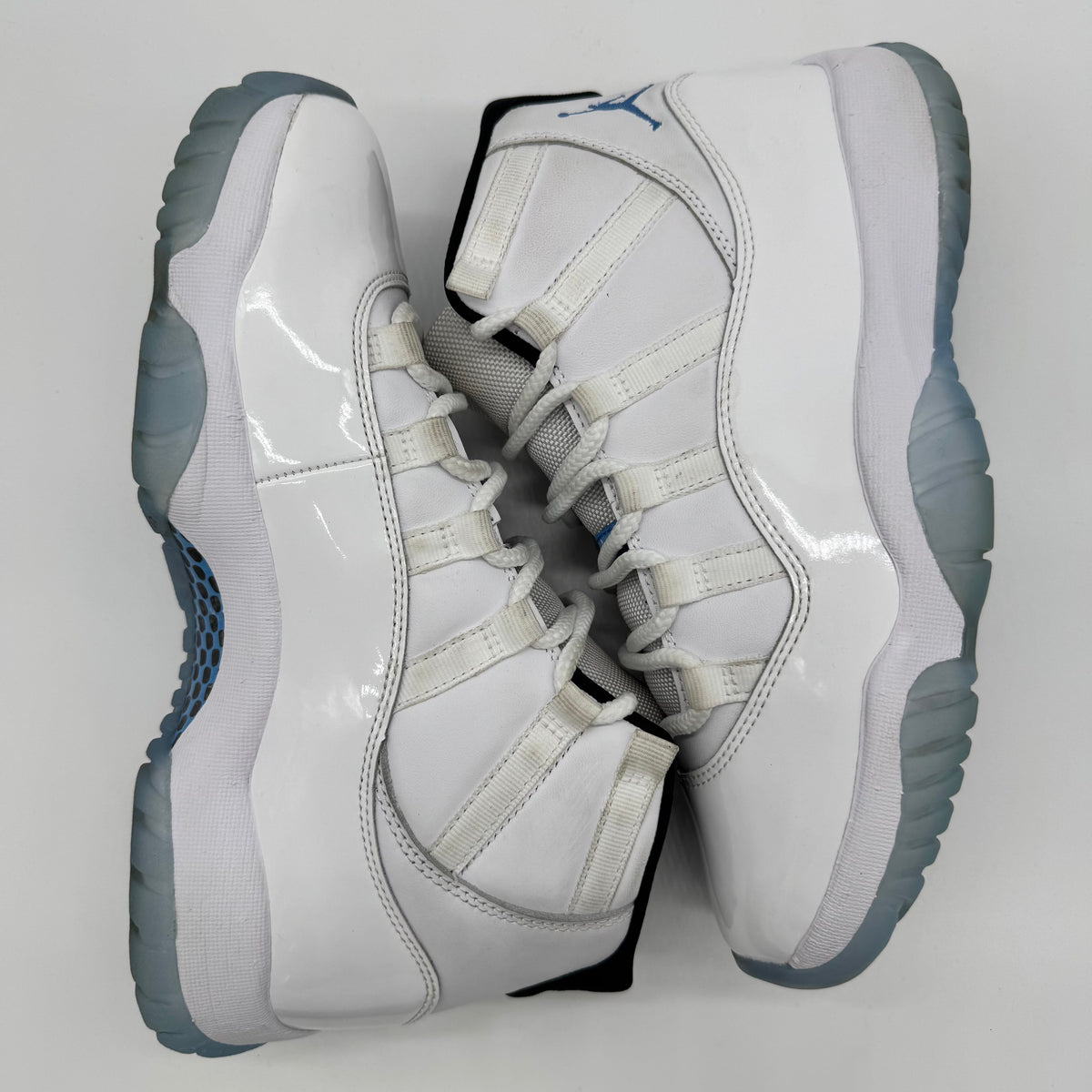 Jordan 11 Legend Blue (2024)