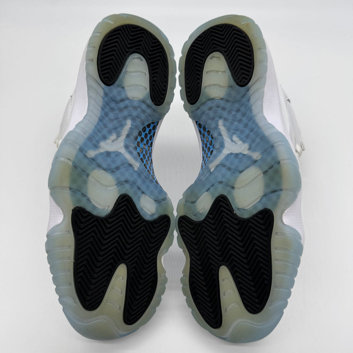 Jordan 11 Legend Blue (2024)