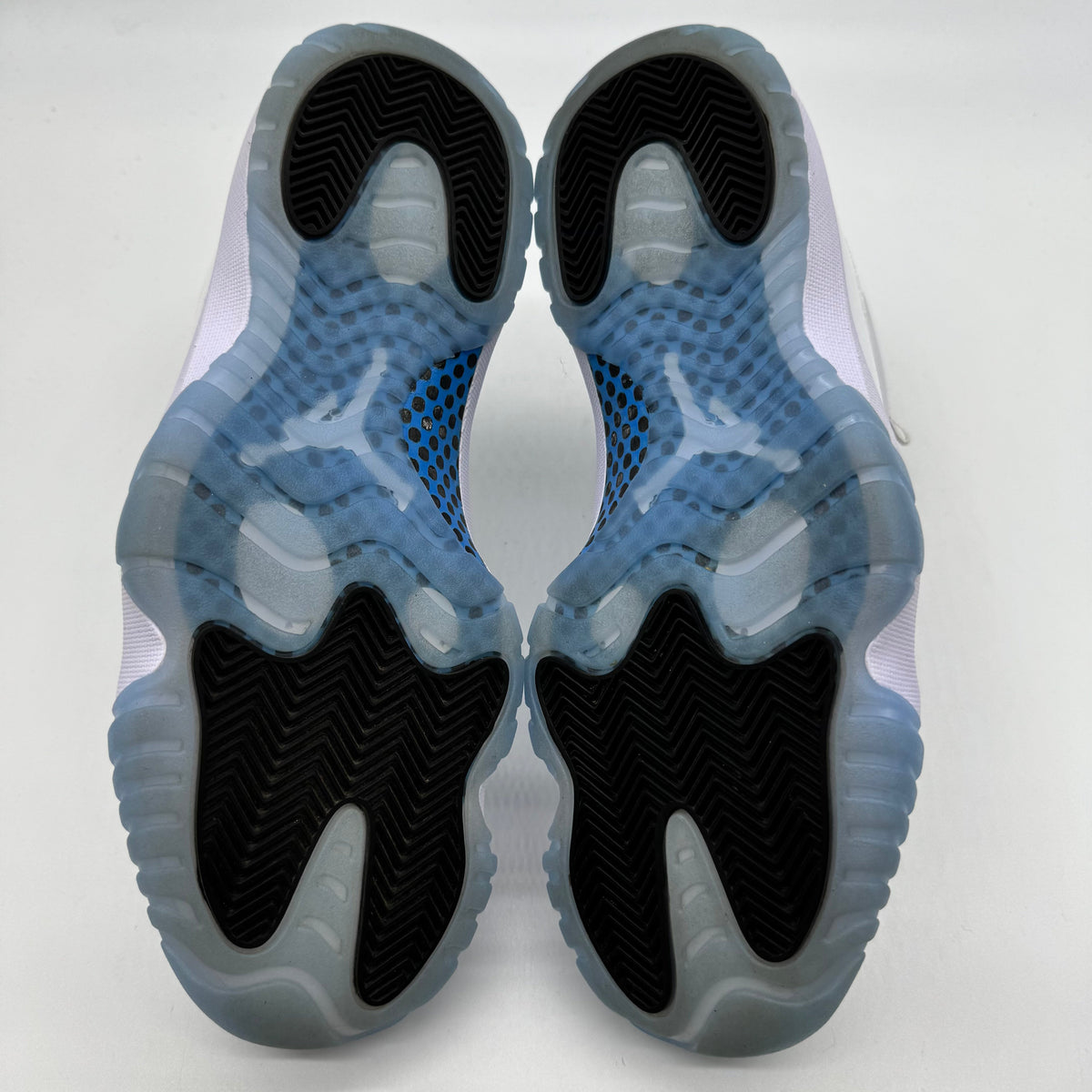 Jordan 11 Legend Blue (2024)