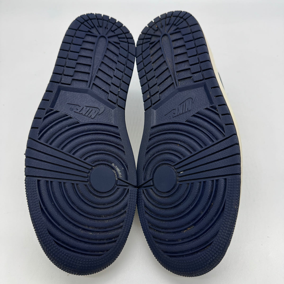 Jordan 1 Low OG Obsidian UNC