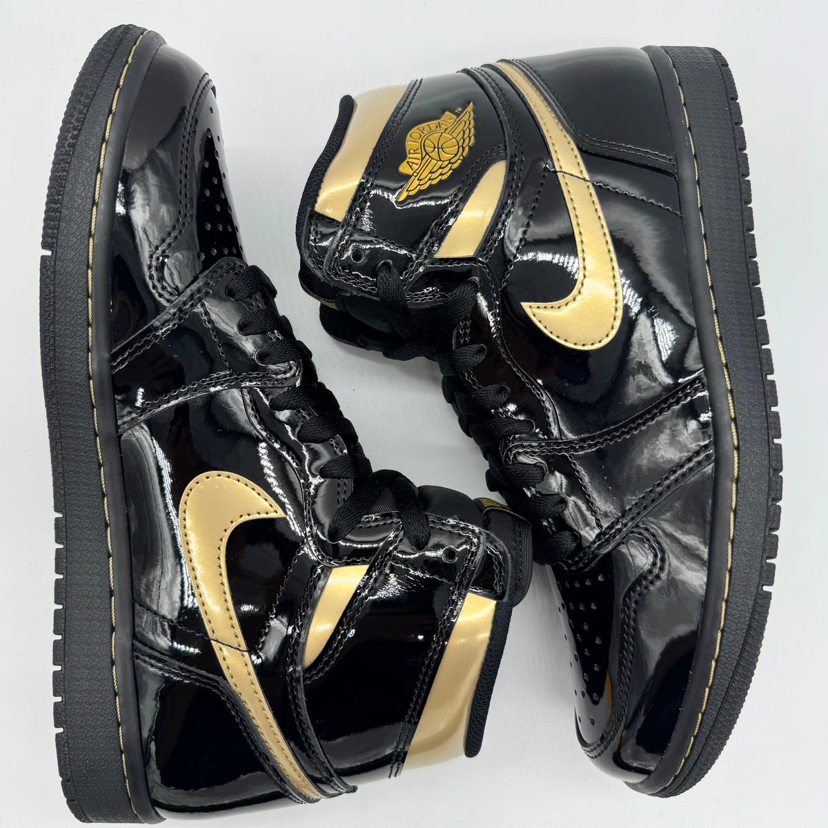 Jordan 1 High Black Metallic Gold