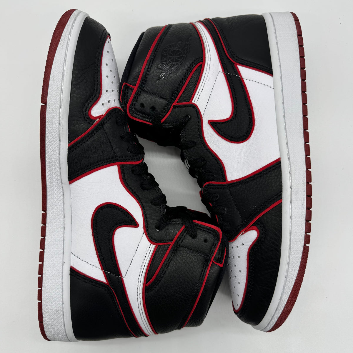 Jordan 1 High Bloodline