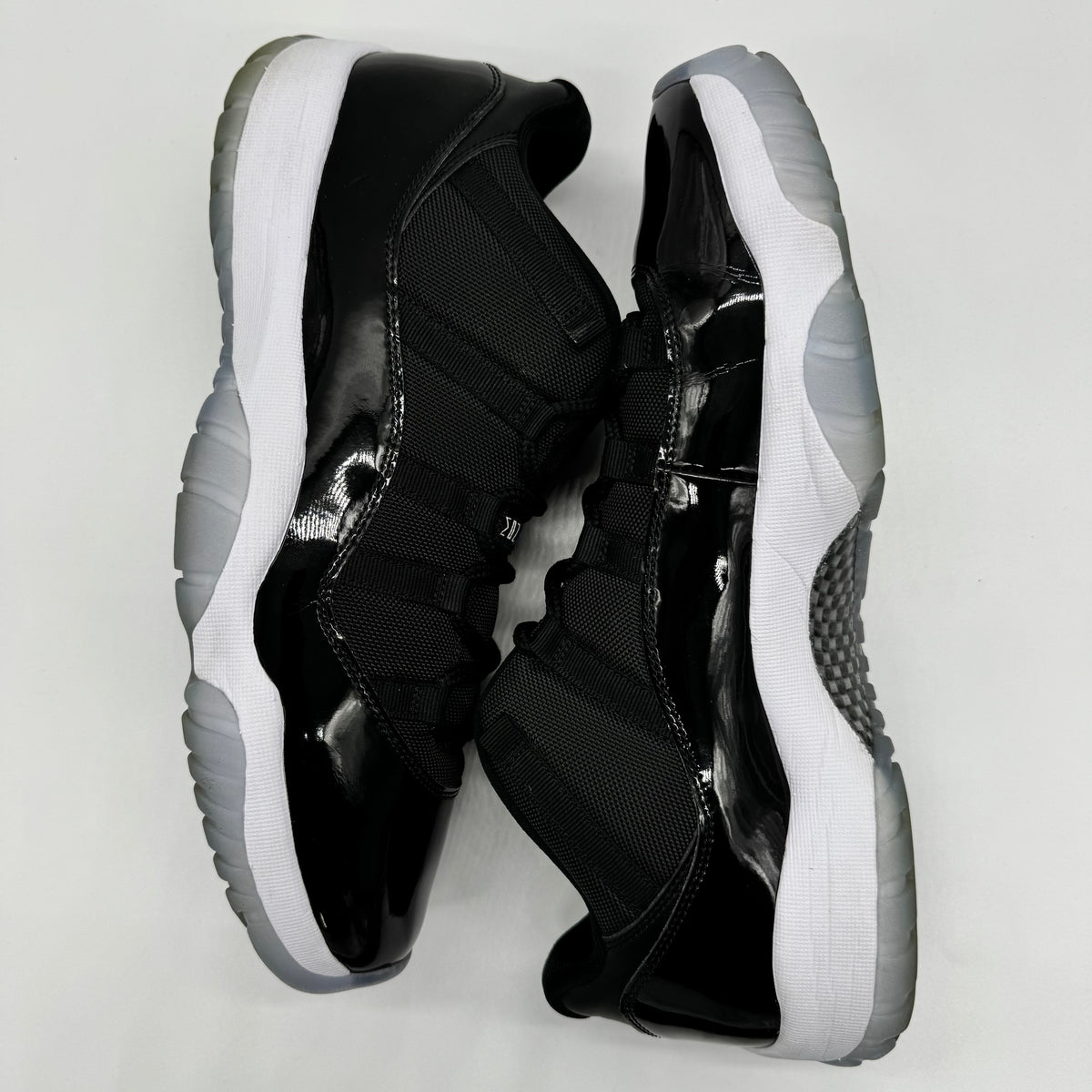 Jordan 11 Low Space Jam