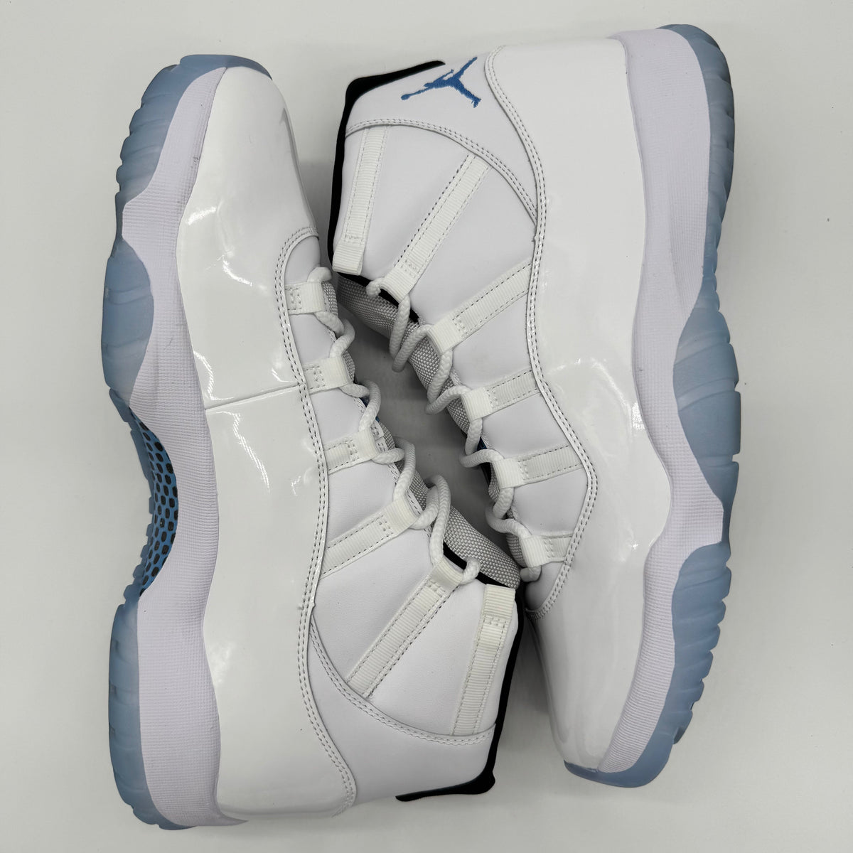Jordan 11 Legend Blue (2024)