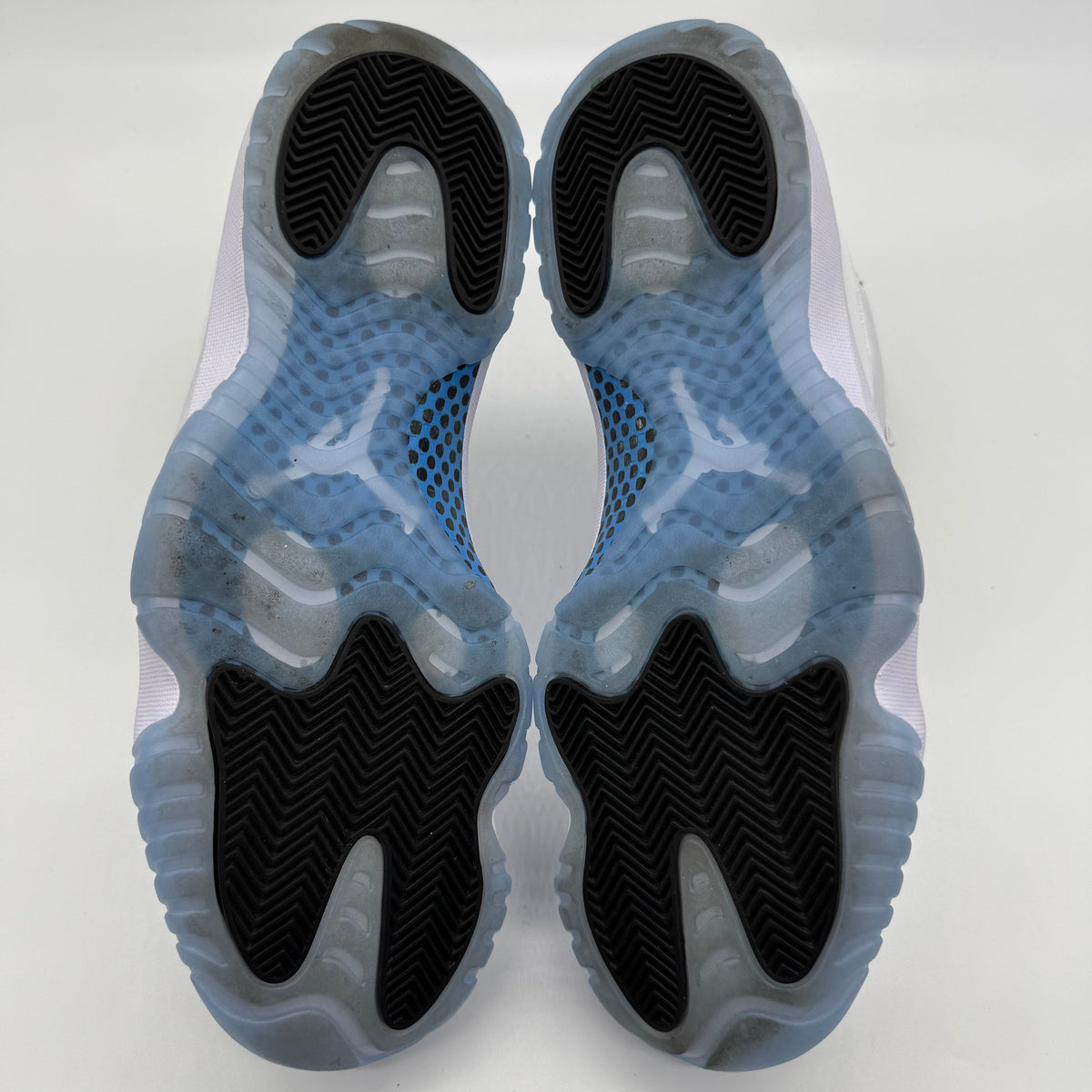 Jordan 11 Legend Blue (2024)