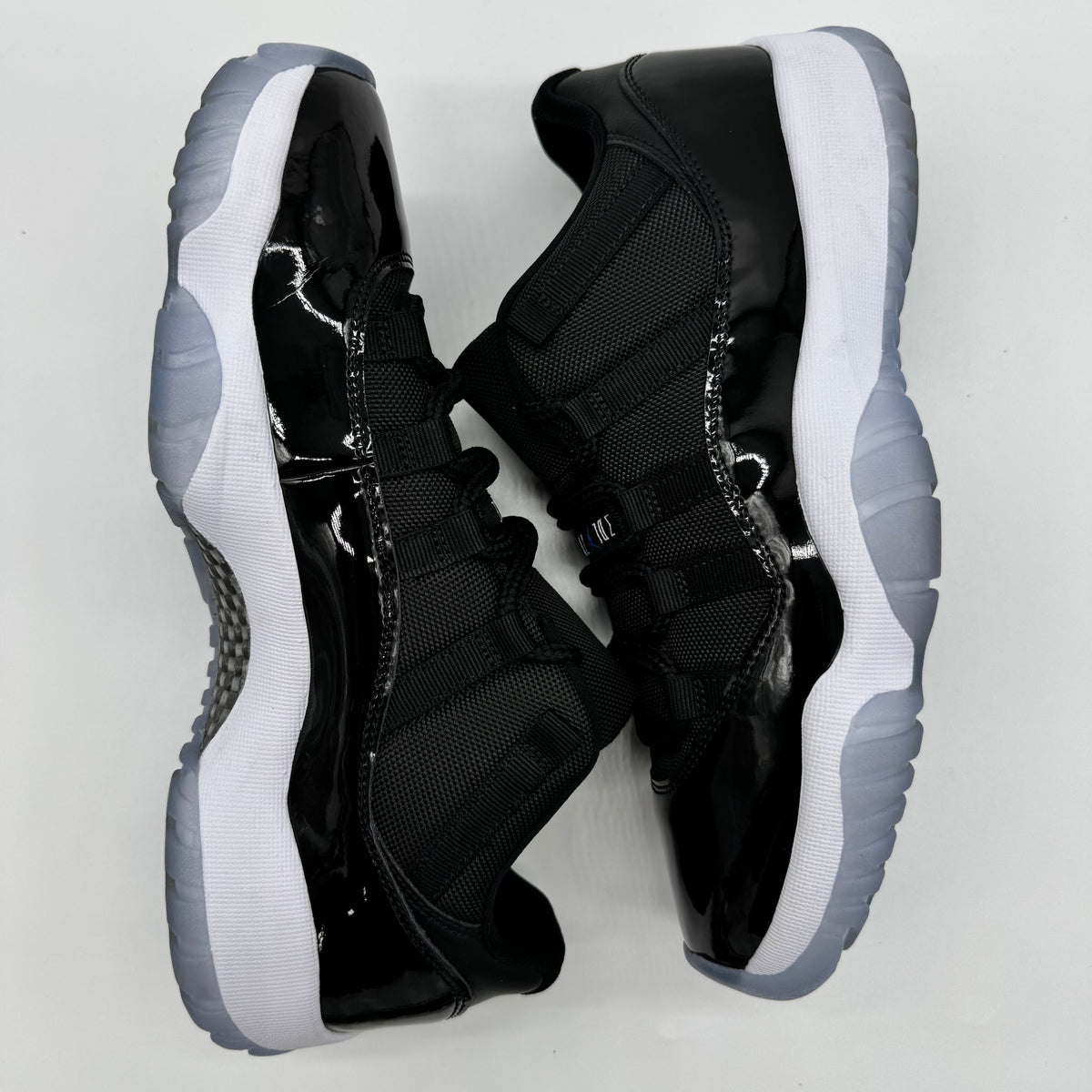 Jordan 11 Low Space Jam