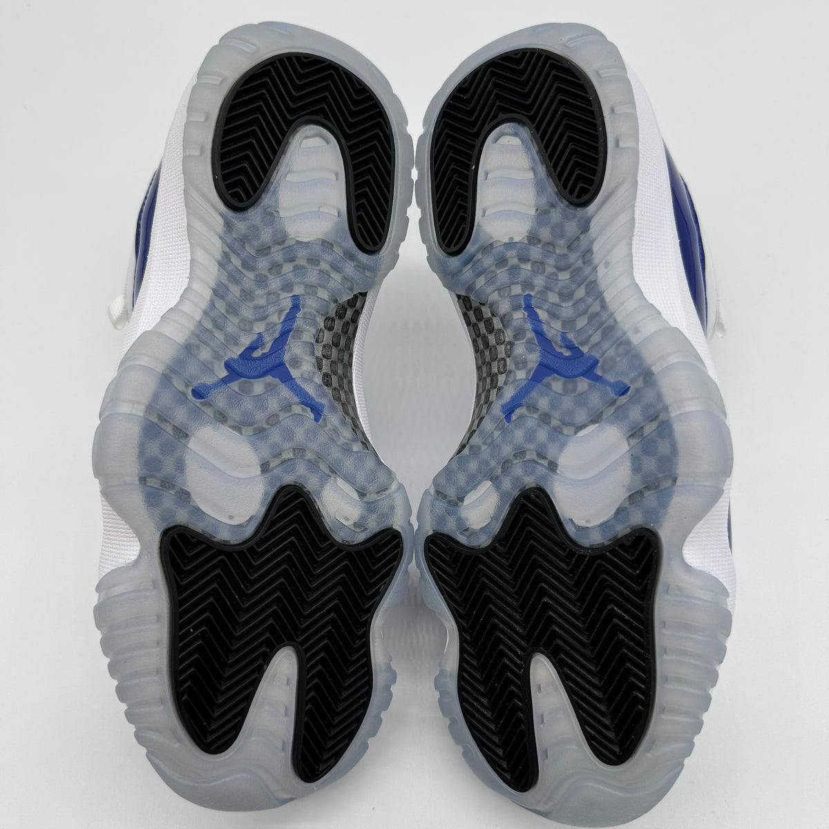 Jordan 11 Low White Concord