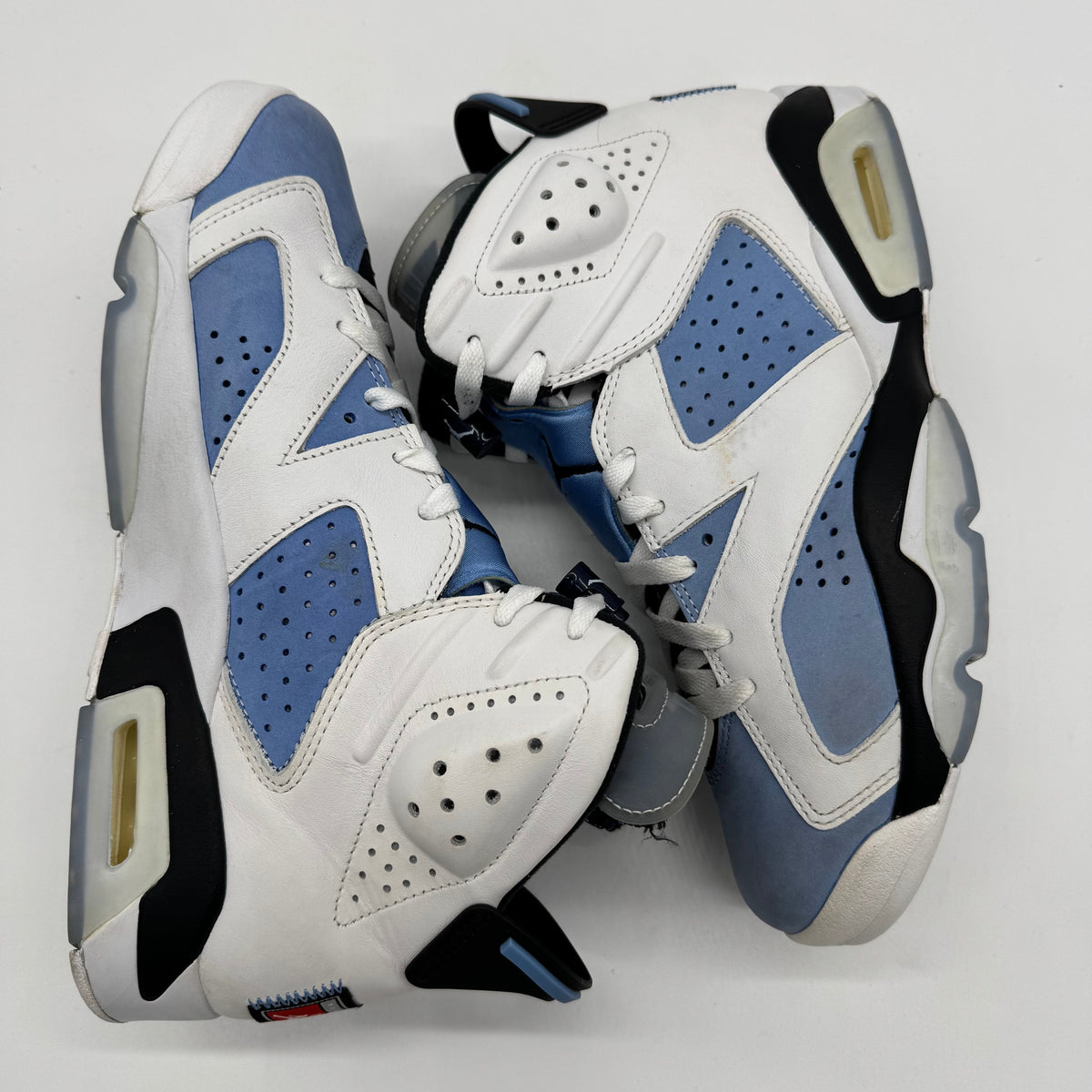 Jordan 6 UNC White