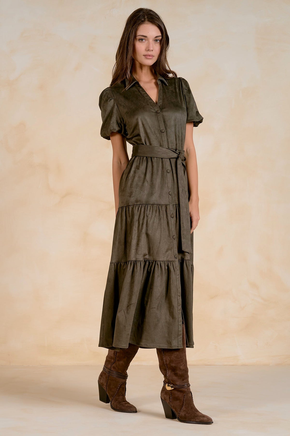 SHORT SLEEVE TIERED MIDI DRESS